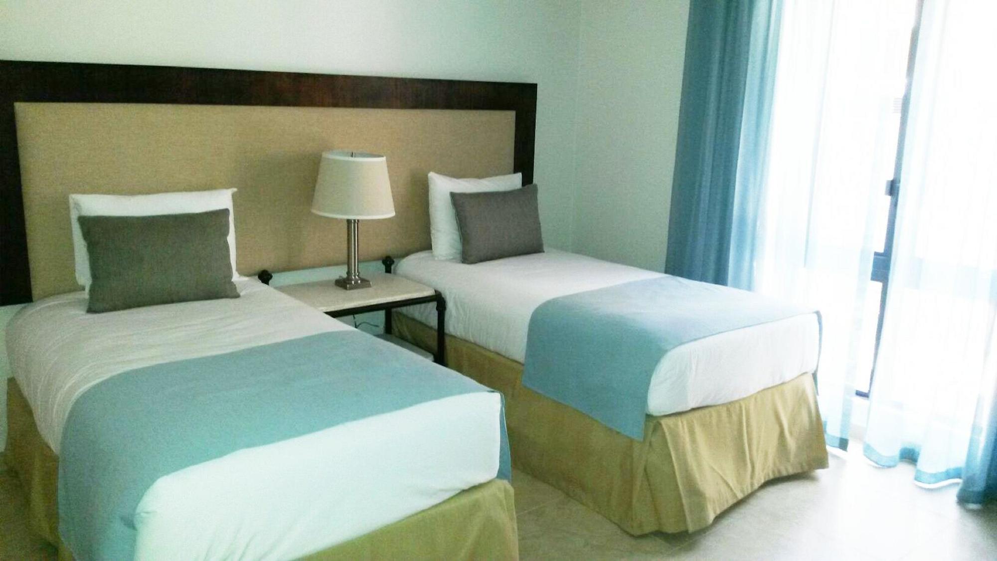 Park Royal Homestay Club Cala Puerto Rico 우마카오 외부 사진